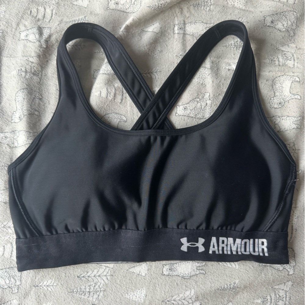 Under Armour Women's Sleek Black Sports Bra